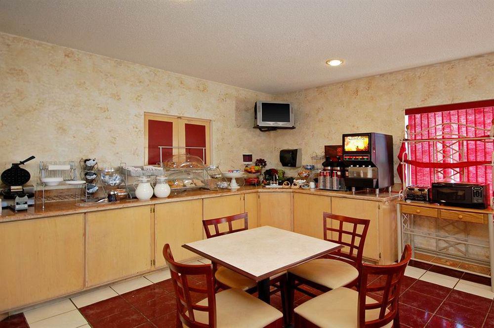 Quality Suites Abilene Restaurant photo